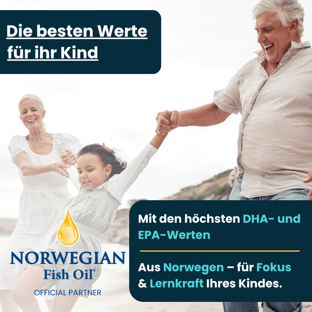 Norwegian Fish Oil Grafik mit Kind und Großeltern am Strand. Hinweis auf höchste DHA- & EPA-Werte aus Norwegen für Fokus, Sehkraft und Lernleistung bei Kindern.