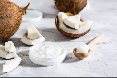 Kokosöl – natürliche Feuchtigkeitspflege für Haut und Haare, reich an Nährstoffen und antibakteriellen Eigenschaften, ideal für Hautpflegeprodukte.